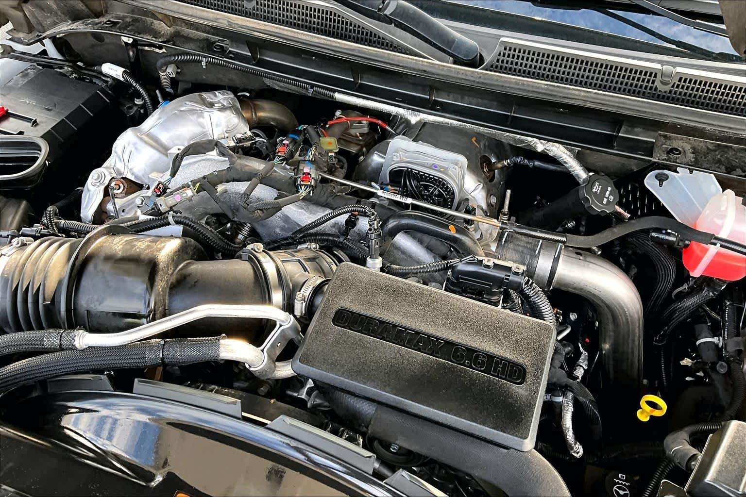 Used 2025 Summit White GMC Denali image 33