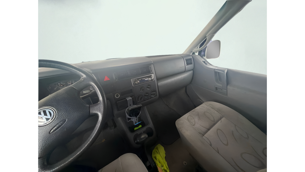 Used 2001  Volkswagen GLS image 9
