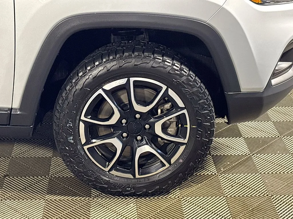 Used 2024 Silver Jeep Trailhawk image 22