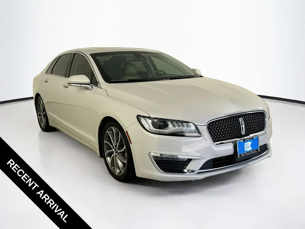 Used 2019 Pearl Metallic Lincoln Reserve image 1
