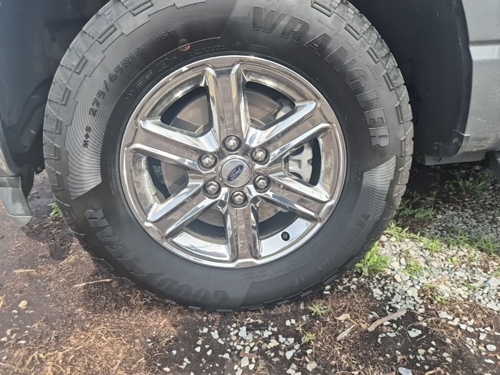 Used 2025 Gray Metallic Ford XLT image 24