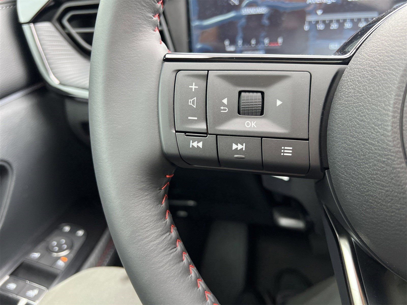 2025 Nissan Kicks SR - Photo 11