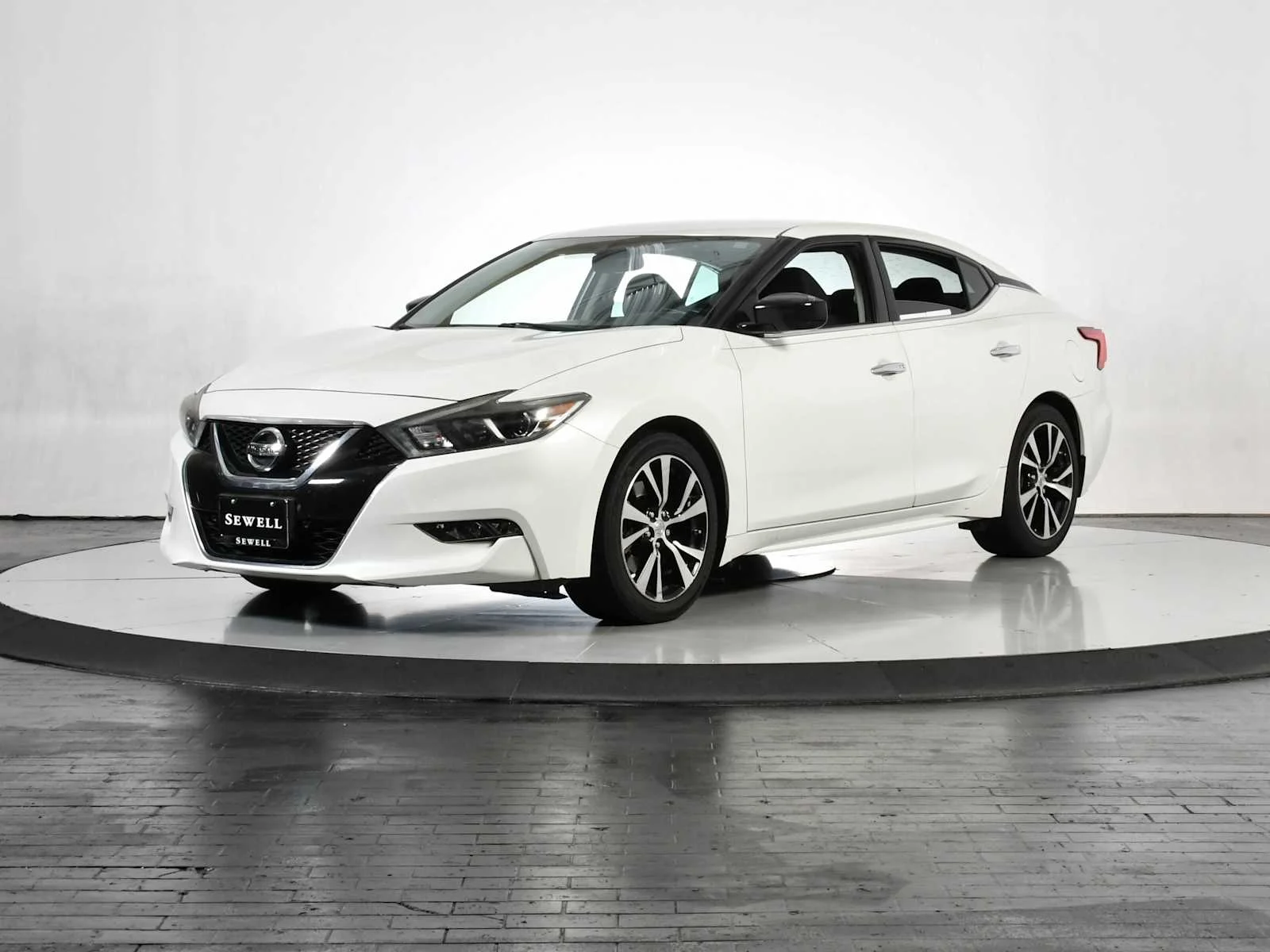 2018 Nissan Maxima S's photo