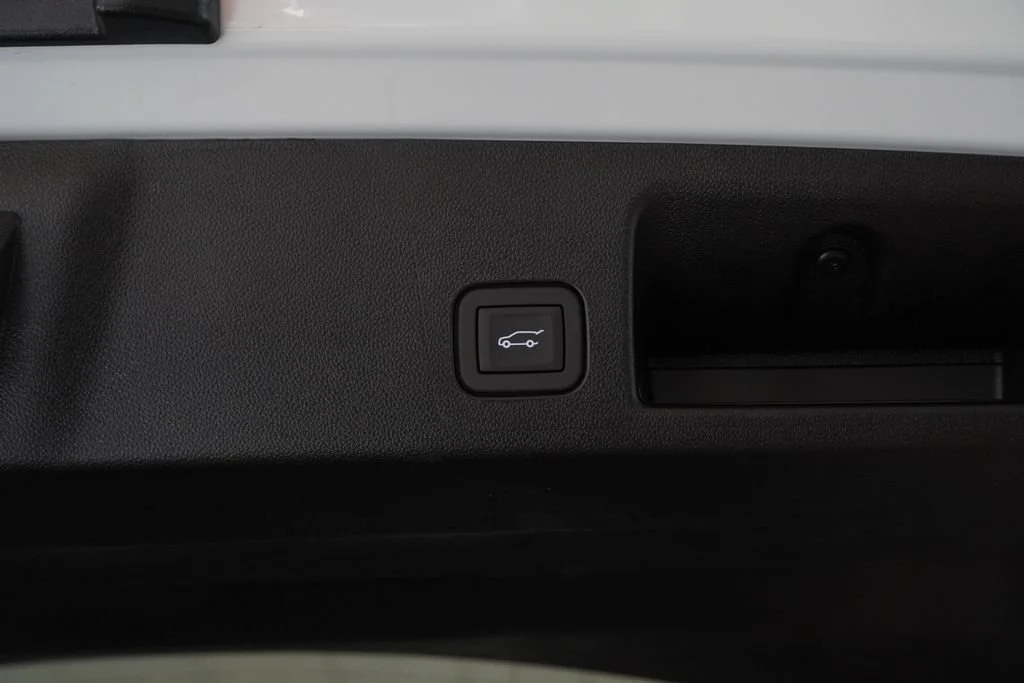 New 2026 Summit White Chevrolet LT image 25