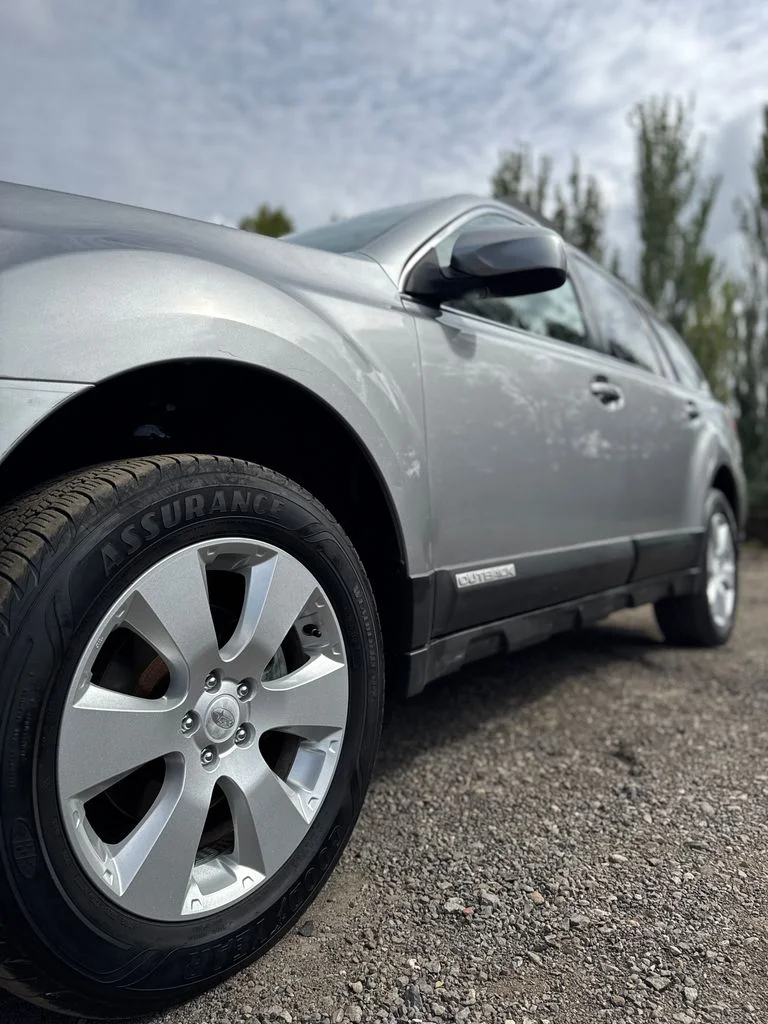 Used 2011 Silver Subaru 2.5i Premium image 38