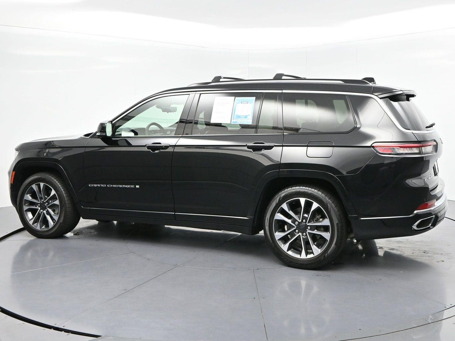 Used 2023 Diamond Black Crystal Pearlcoat Jeep Overland image 5