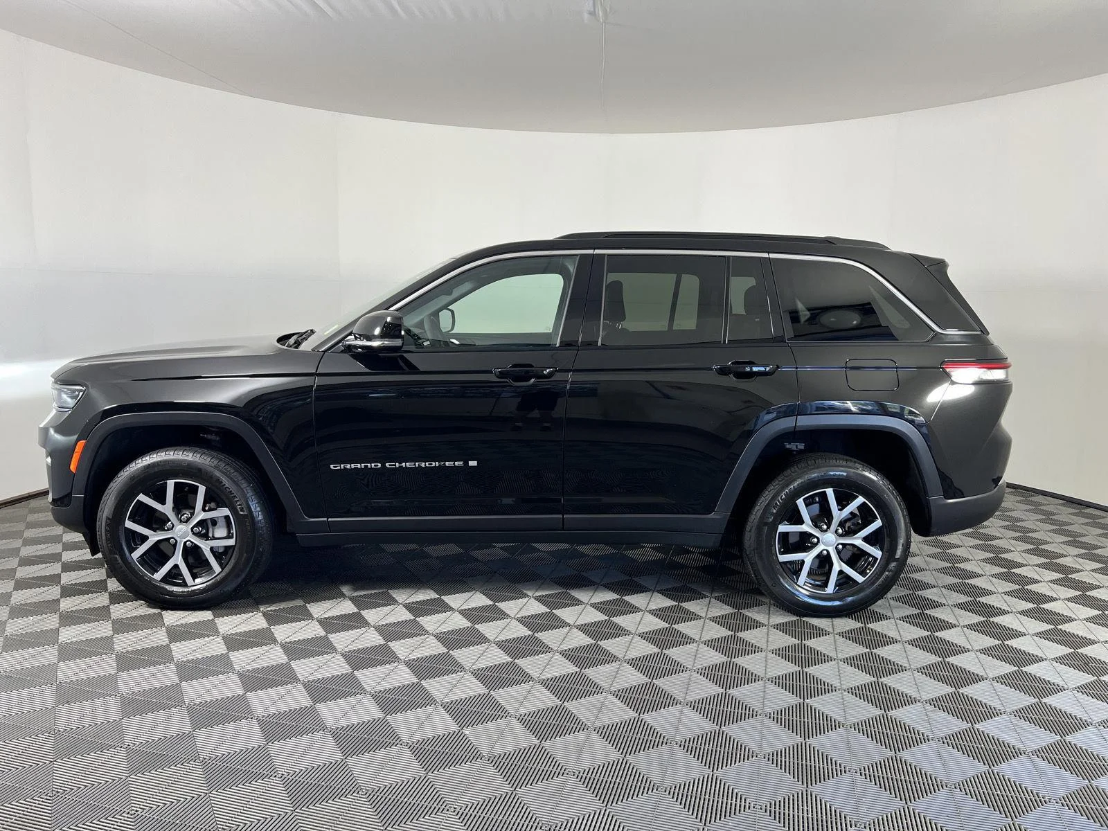 Used 2025 Bk Jeep Limited image 30