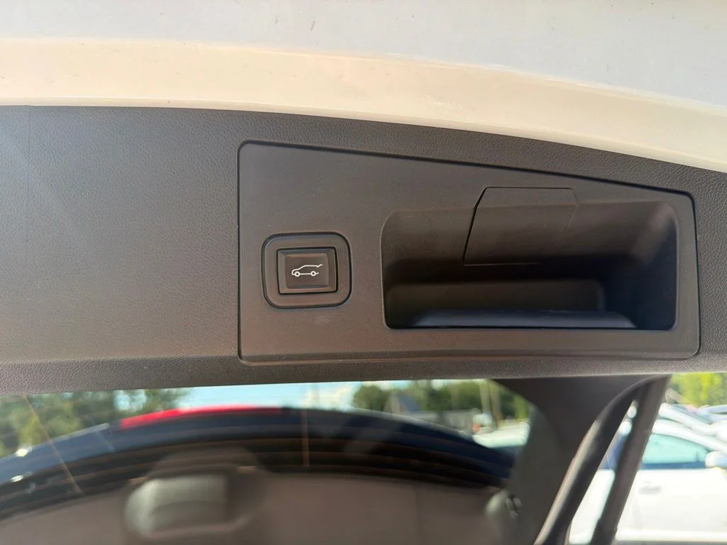 Used 2023 Crystal White Cadillac Luxury image 23