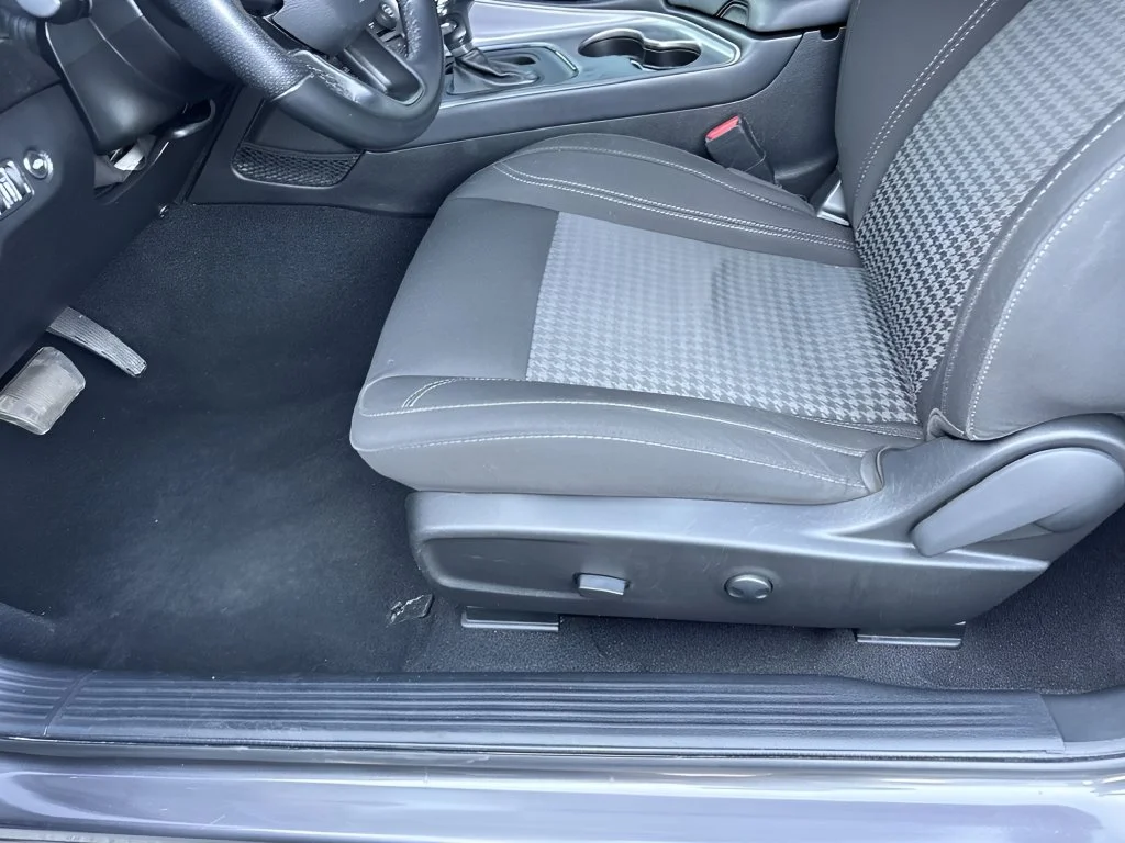 Used 2023 Gray Dodge SXT image 19