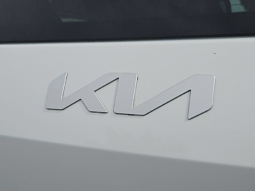 Used 2024 Snow White Pearl Kia GT-Line image 25