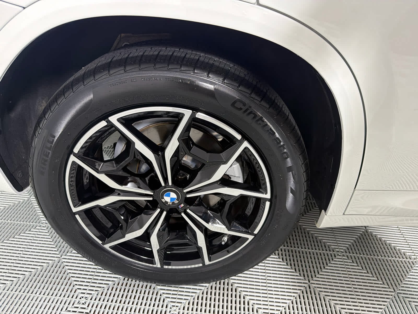 Used 2023 Alpine White BMW xDrive30i image 9