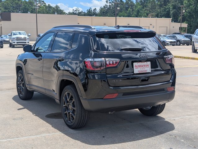 New 2026 Diamond Black Crystal Pearl-Coat Exterior Paint Jeep Latitude Altitude image 3