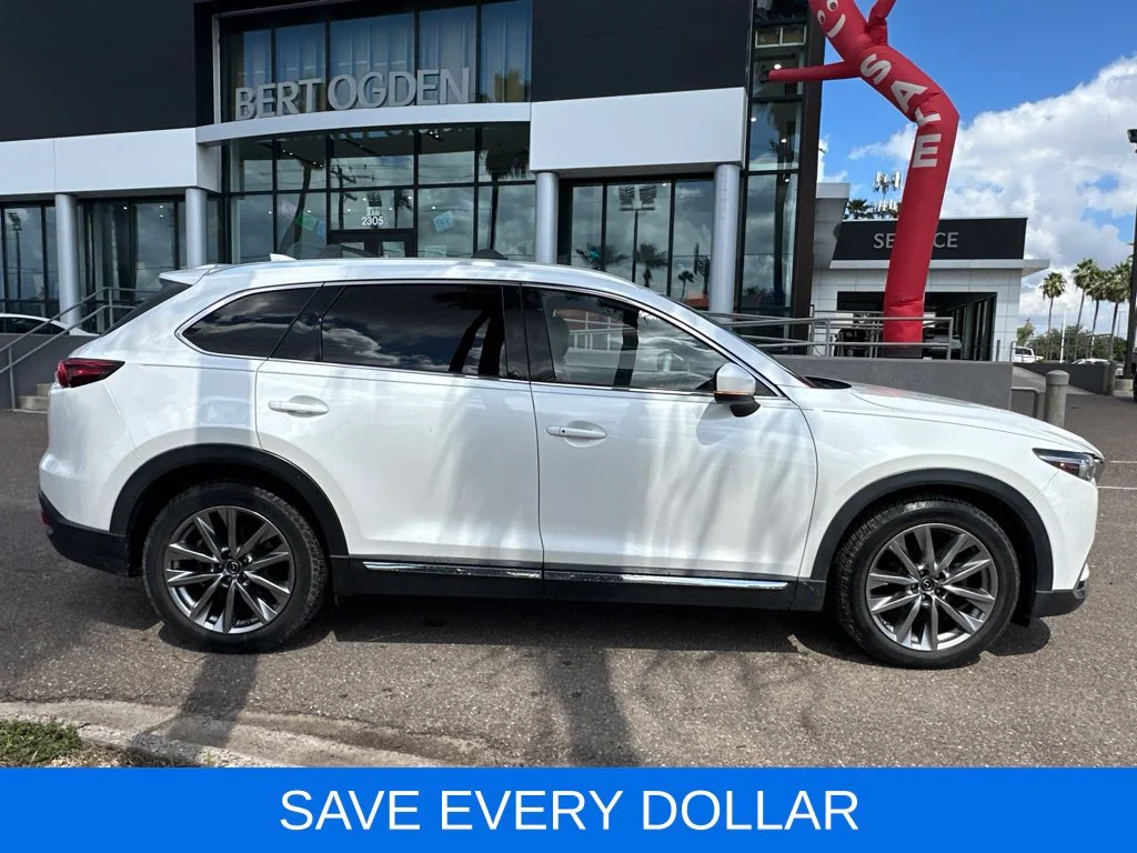 Used 2018 White Mazda Signature image 3