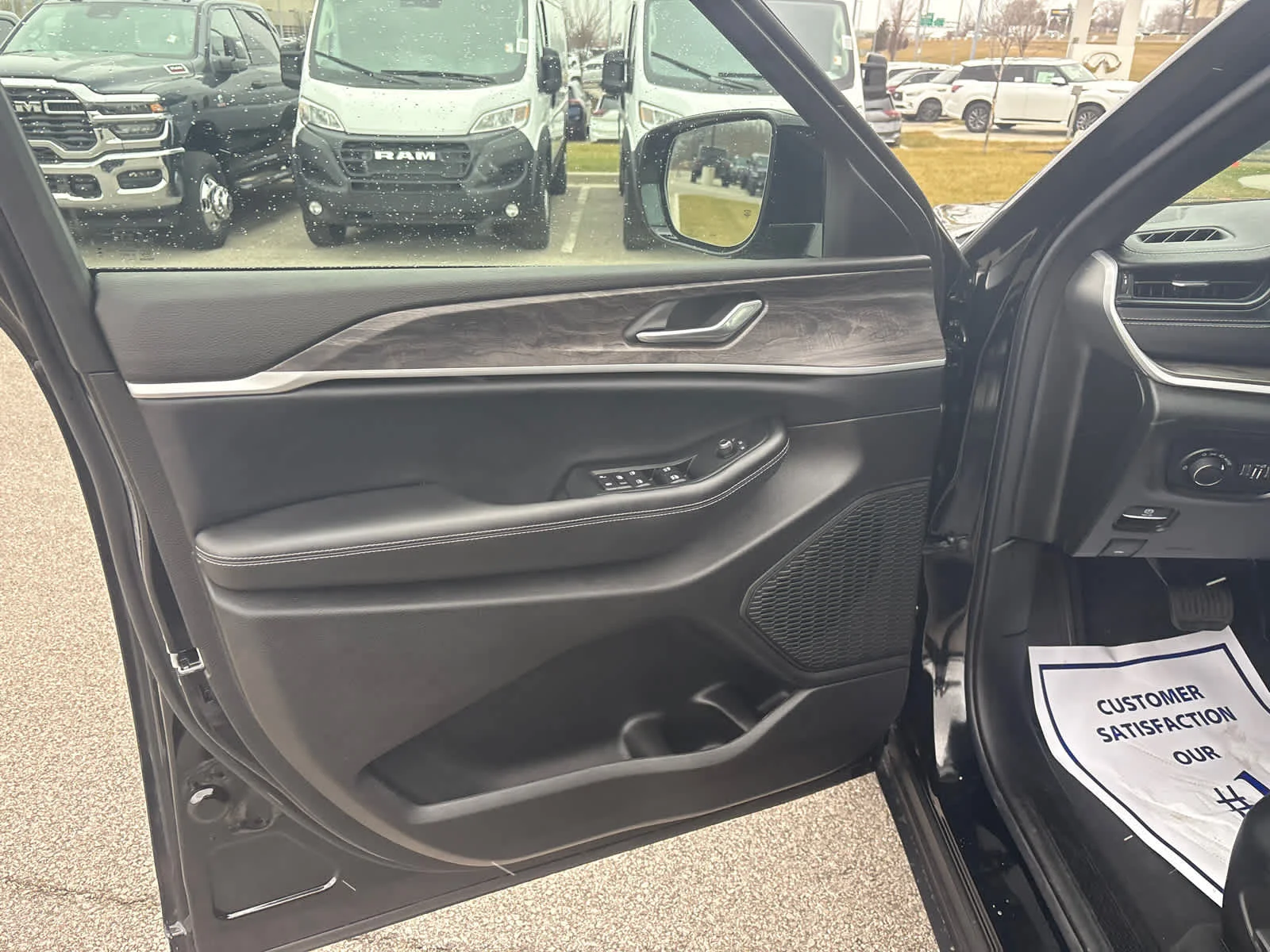 New 2026 Diamond Black Crystal Pearlcoat Jeep Laredo Altitude image 18