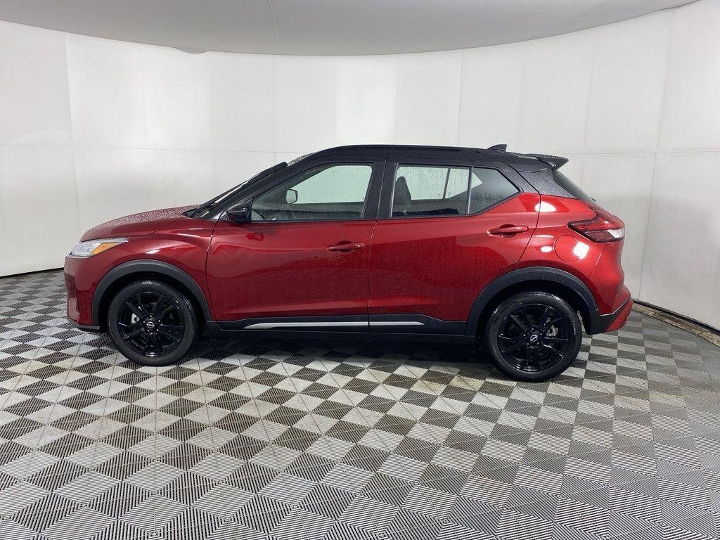 Used 2024 Super Black Nissan SR image 6