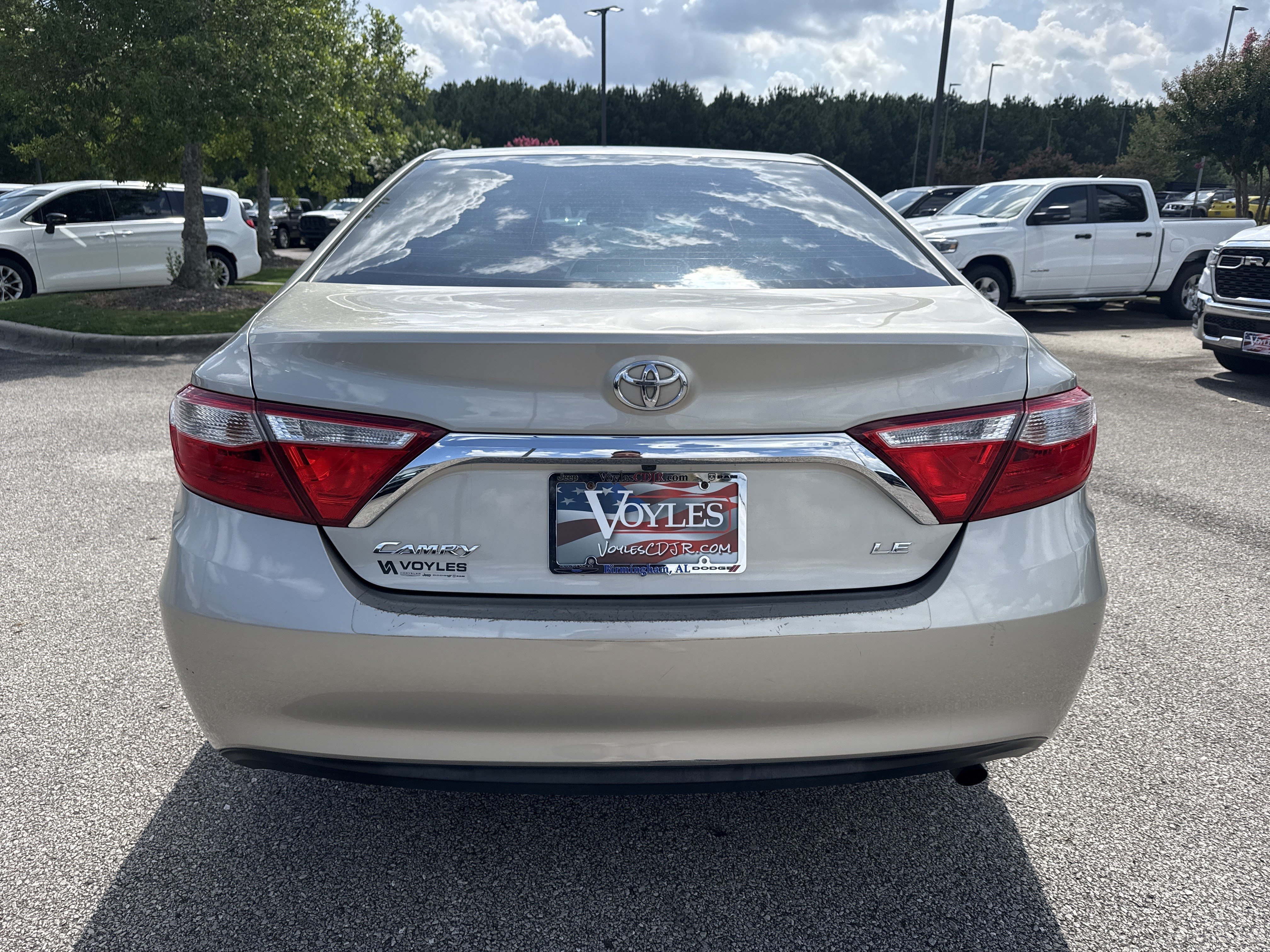 Used 2015 Gold Toyota LE image 6