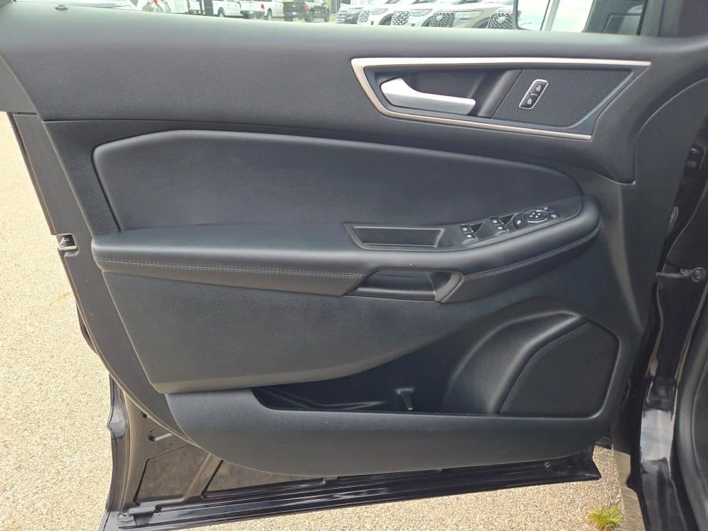 Used 2024 Black Metallic Ford SEL image 18