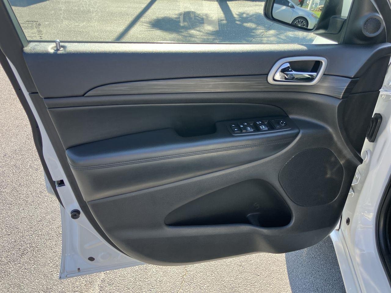 Used 2019 White (Bright White Clearcoat) Jeep Altitude image 13