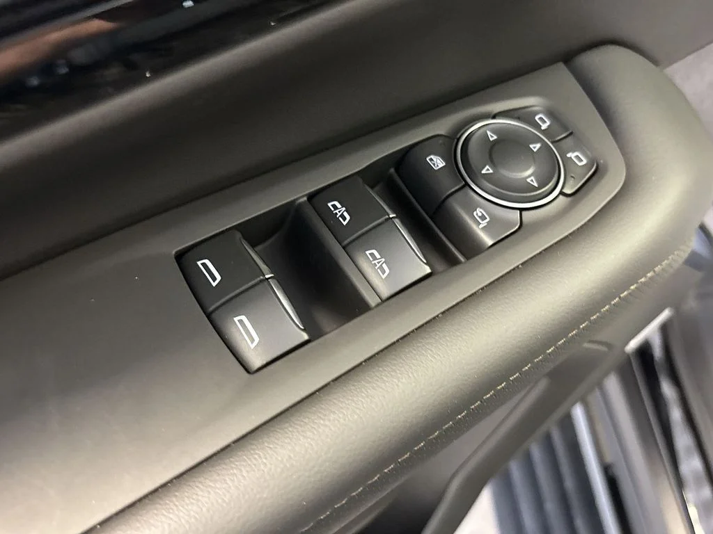 Used 2025 Black Chevrolet High Country image 30