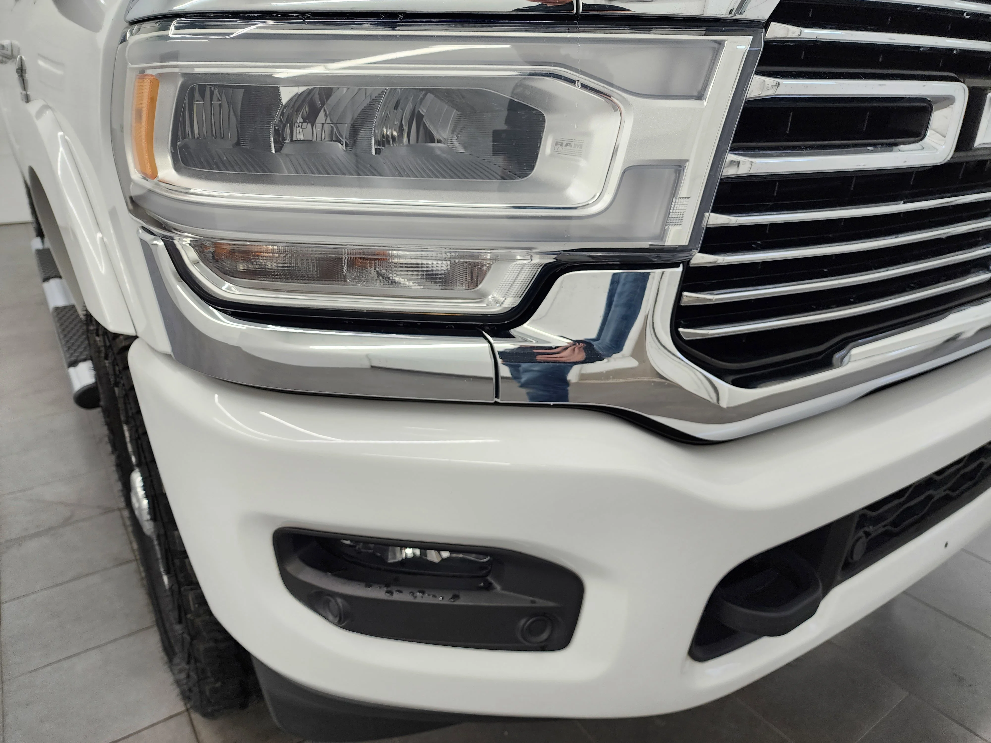 Used 2020 Bright White Clearcoat Ram Laramie image 23