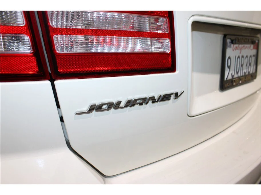 Used 2018 Vice White Dodge SE image 17
