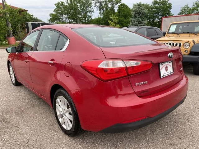 Used 2015 Red Kia EX image 4