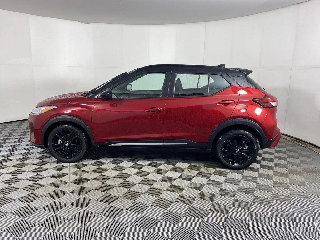 Used 2024 Super Black Nissan SR image 6