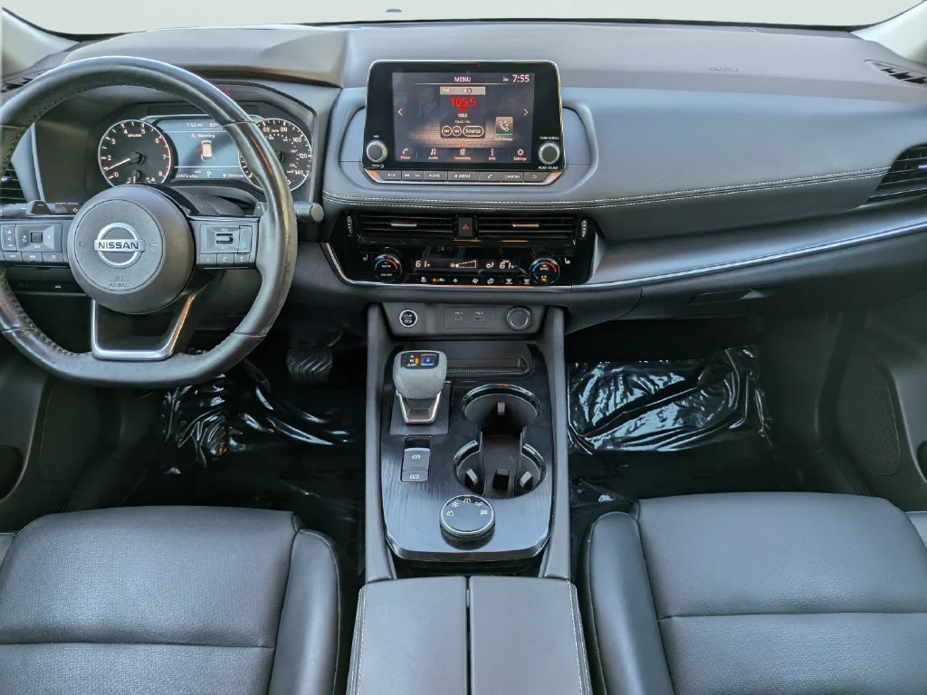 Used 2021 White Nissan SV image 16