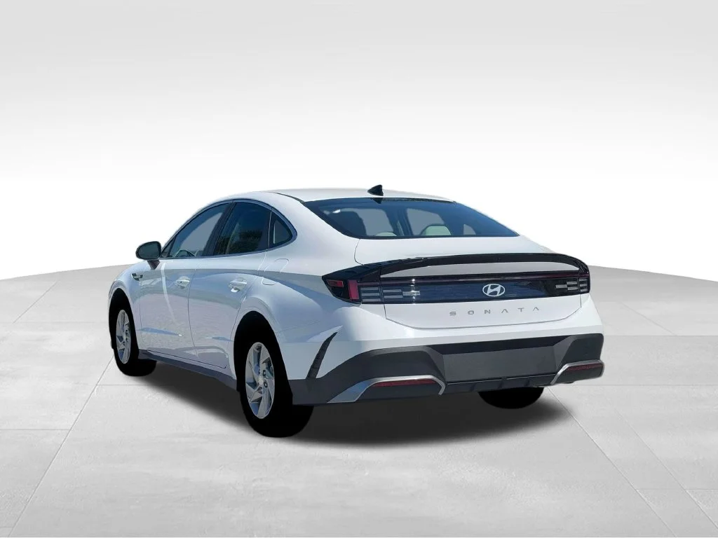 Used 2026 White Hyundai SE image 5