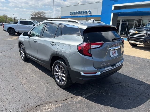 Used 2024 Silver GMC SLT image 5