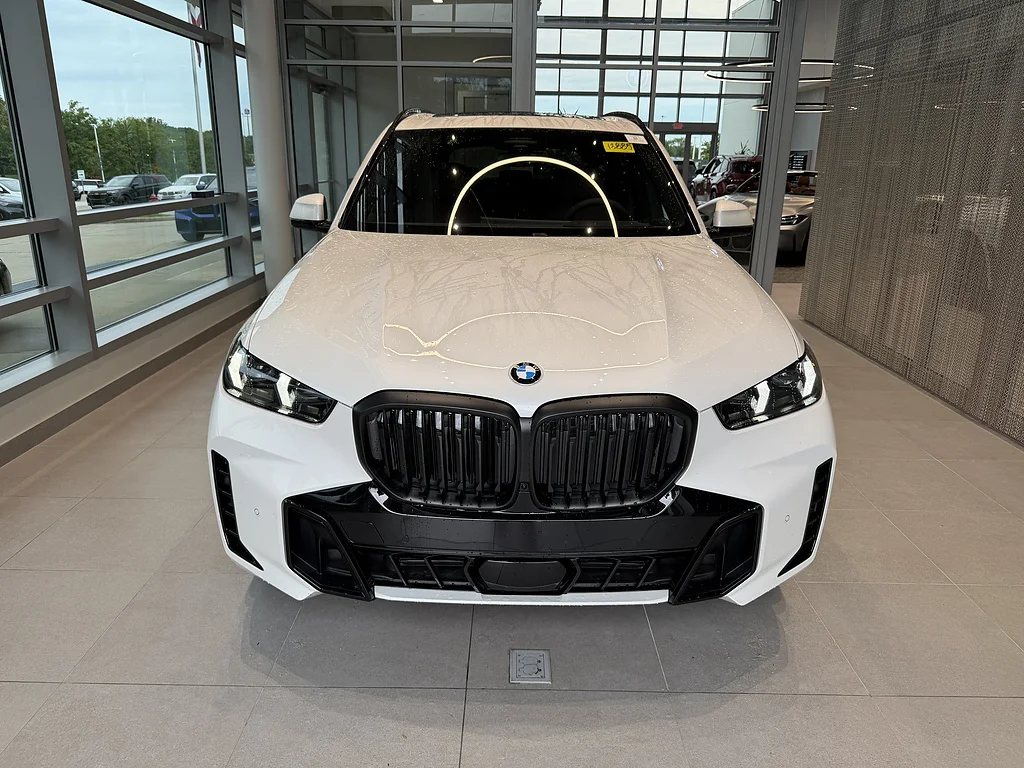 New 2026 Mineral White Metallic BMW xDrive40i image 2