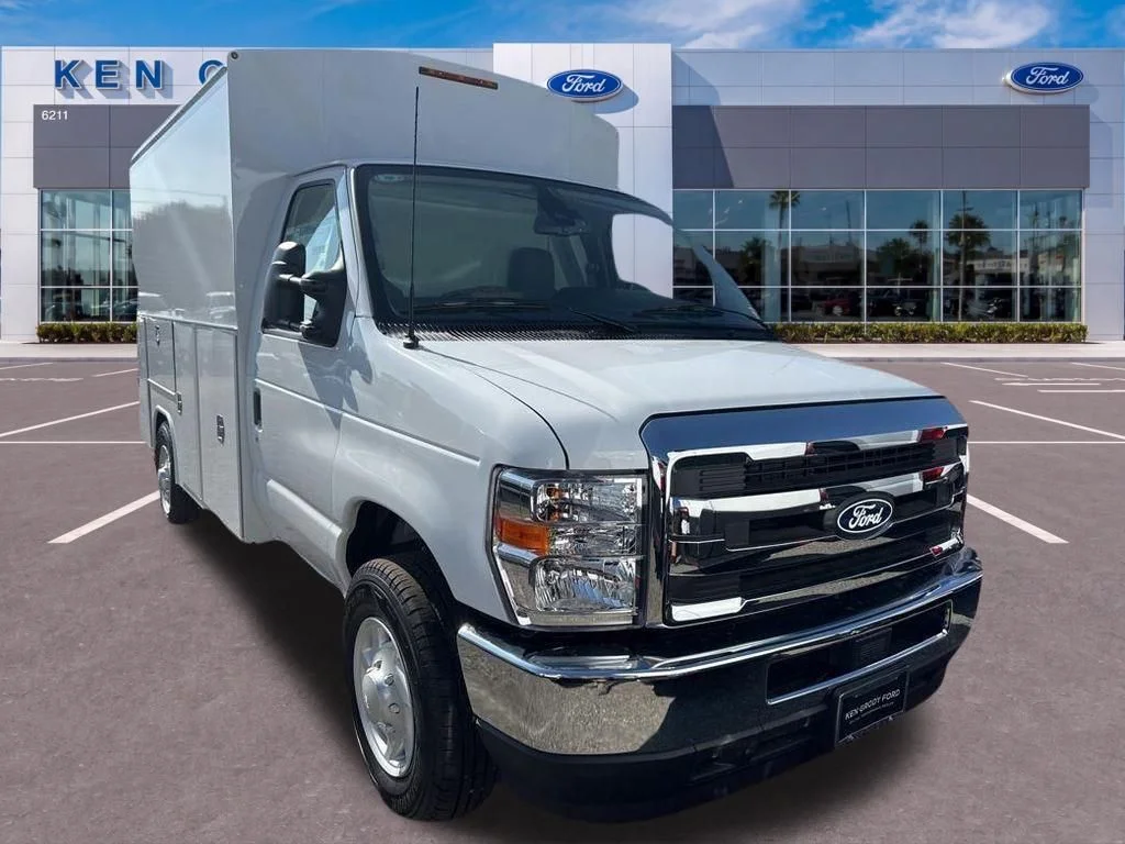 2026 Ford E-Series SRW E-350 Super Duty 138 in WB's photo