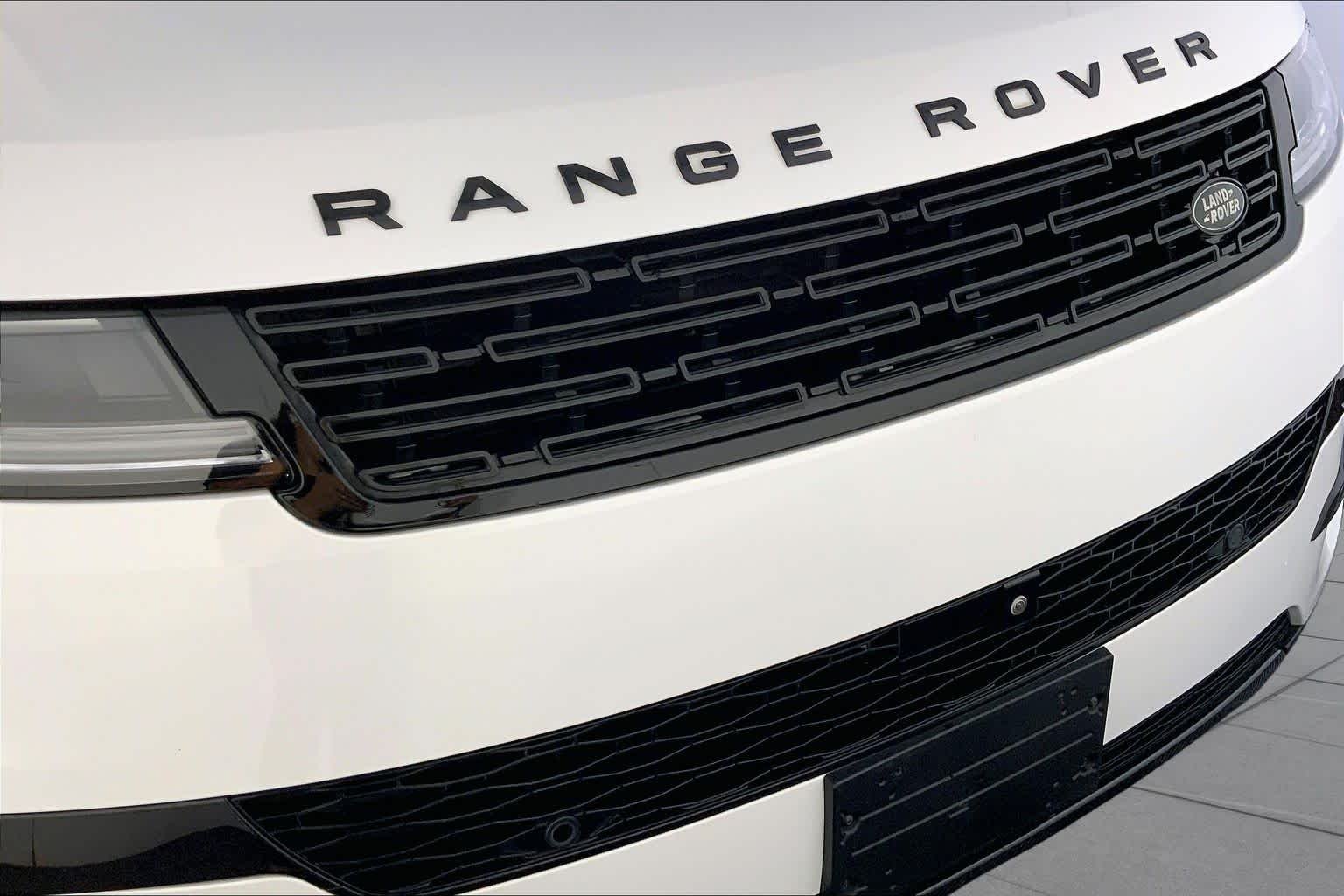 Used 2023 Fuji White Land Rover SE image 32