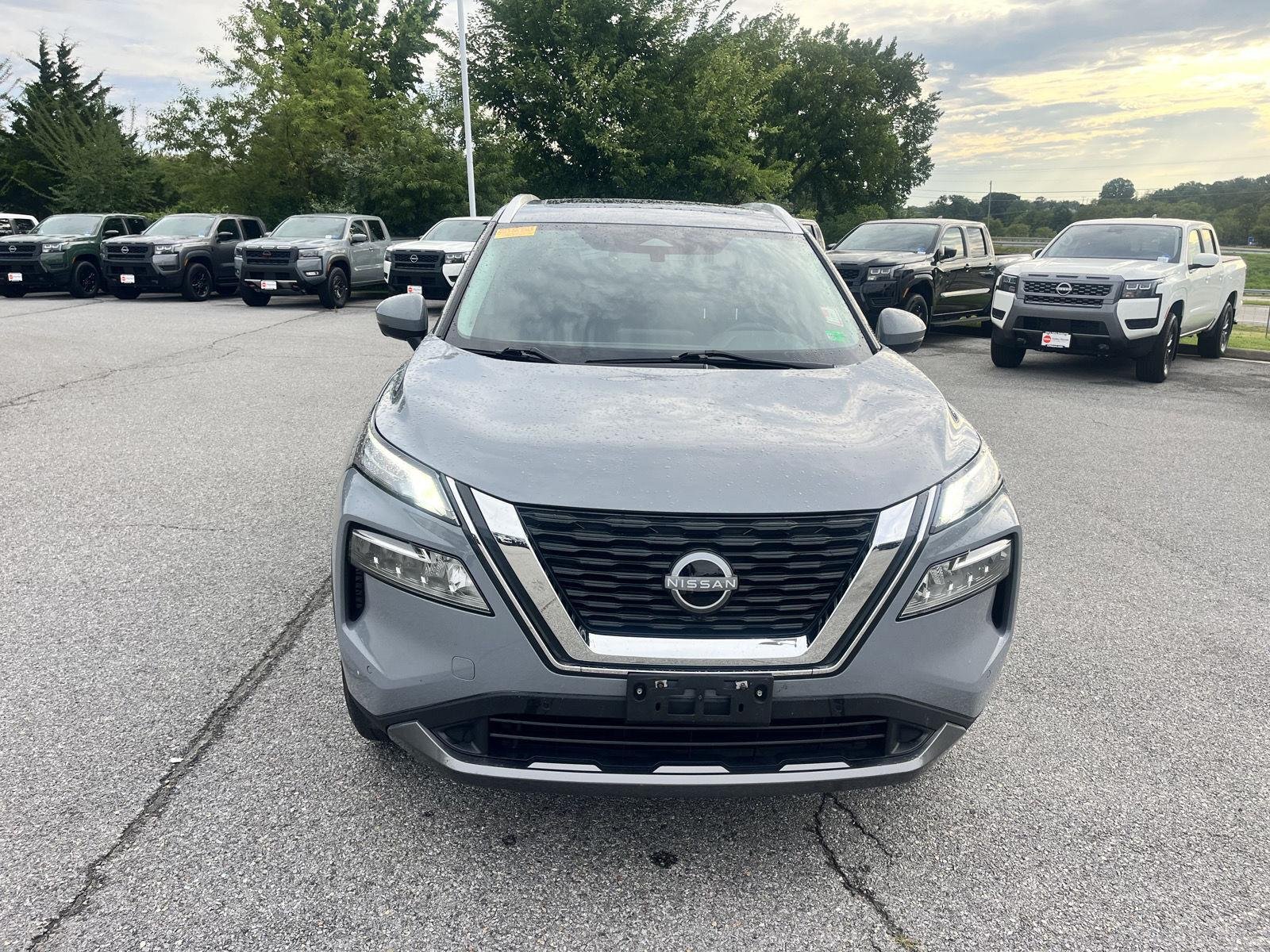 Used 2023 Boulder Gray Pearl Nissan SL image 2