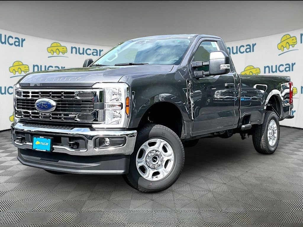 New 2026 Carbonized Gray Metallic Ford XLT image 2