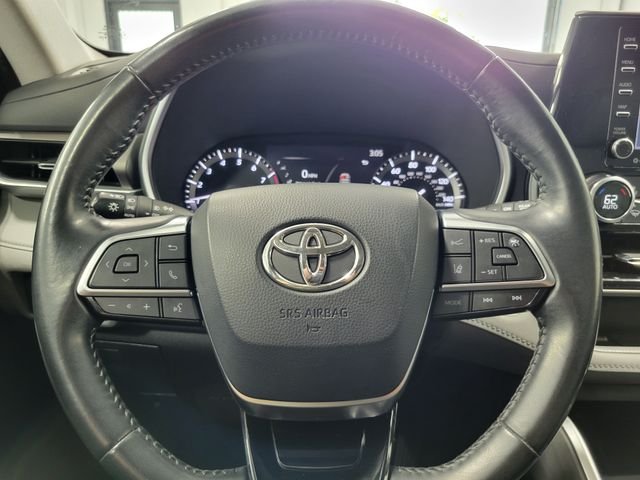 Used 2020 Black Toyota XLE image 11