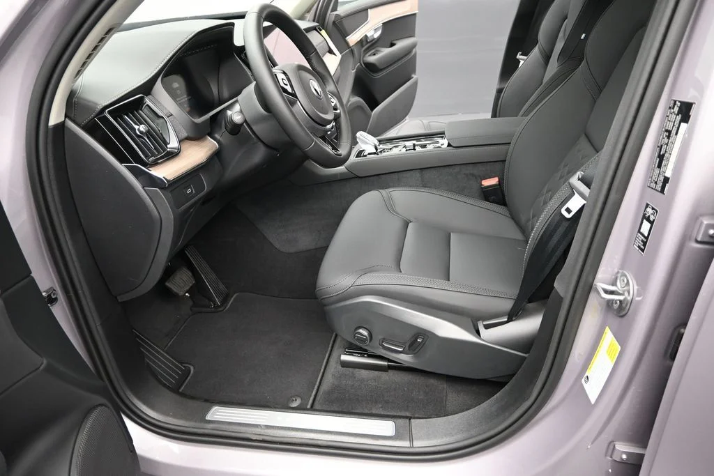 Used 2026 Aurora Silver Volvo Core image 10