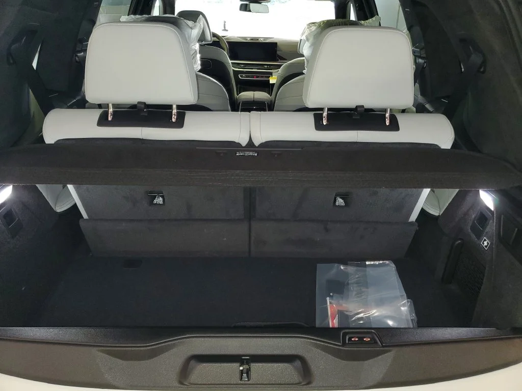 New 2027 White BMW xDrive40i image 7