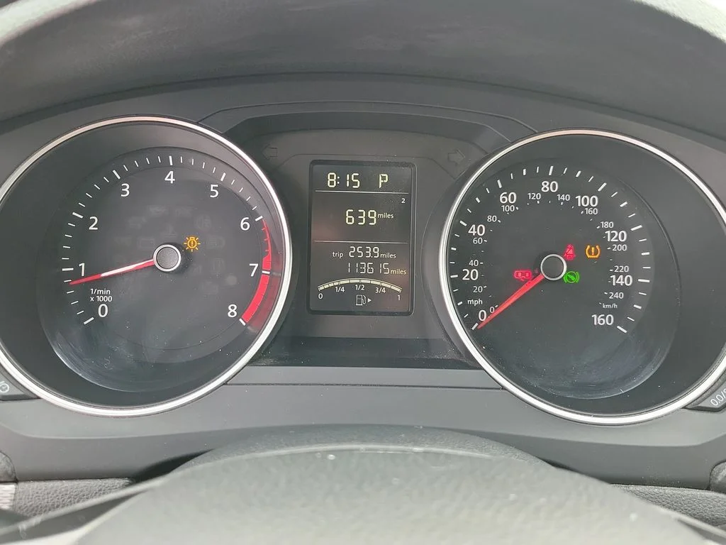Used 2015 Gray Volkswagen 1.8T SE image 27