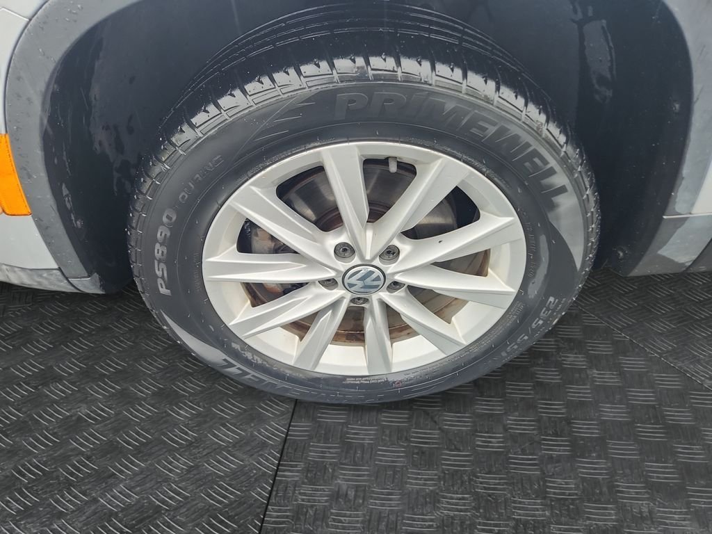 Used 2017 Reflex Silver Metallic Volkswagen 2.0T image 14
