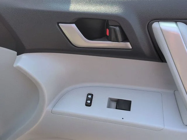 Used 2013 Gray Toyota SE image 36