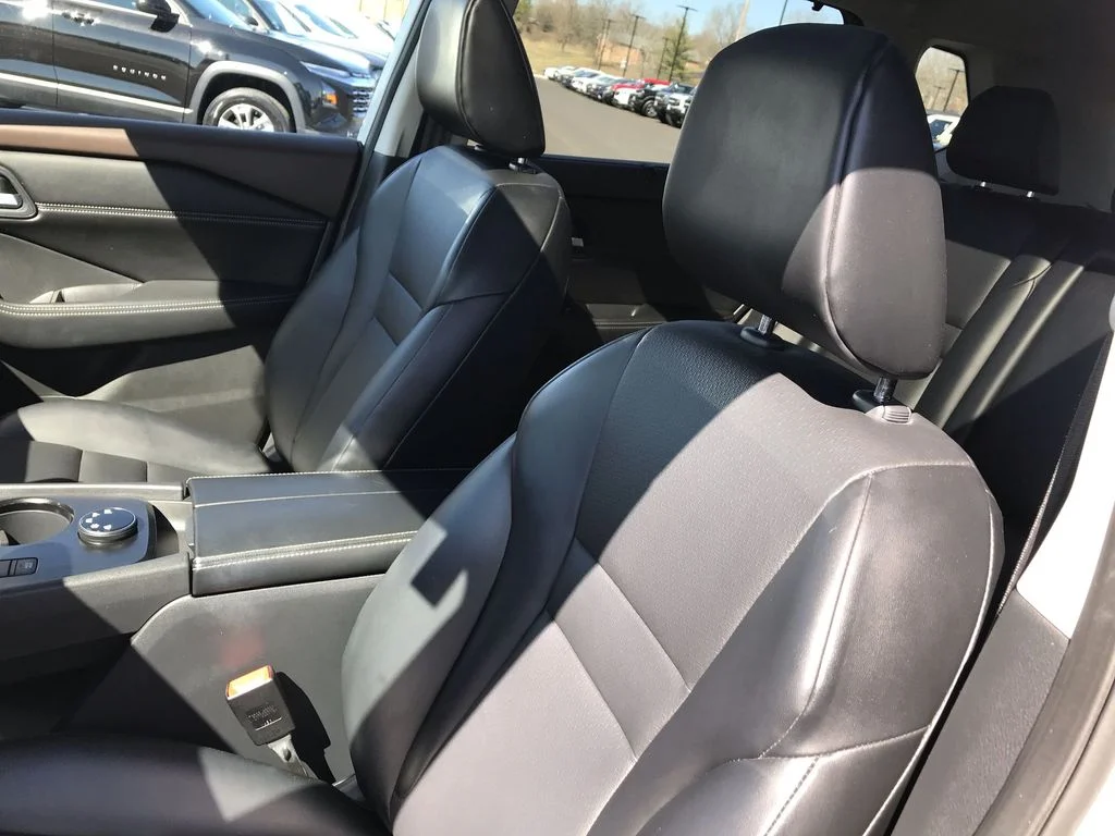 Used 2023 Silver Nissan SV image 11