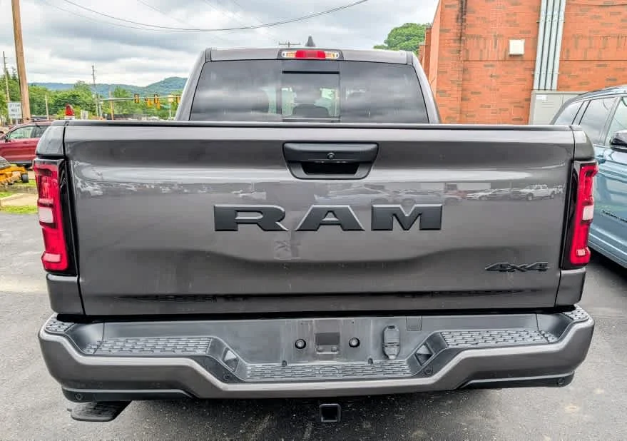 Used 2025 Granite Crystal Metallic Clearcoat Ram Tradesman image 5