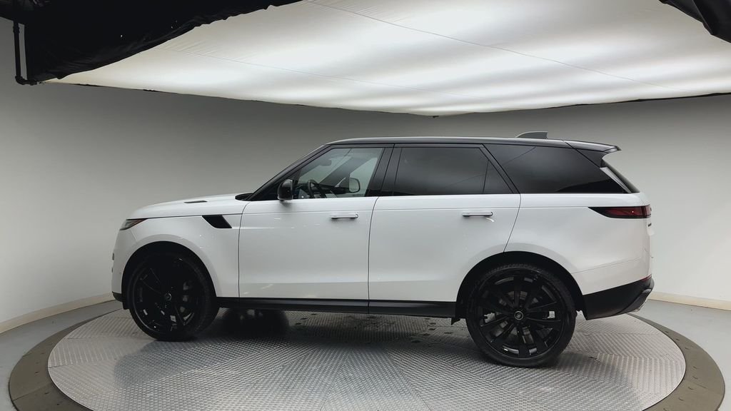 Used 2023 Fuji White Land Rover SE image 5