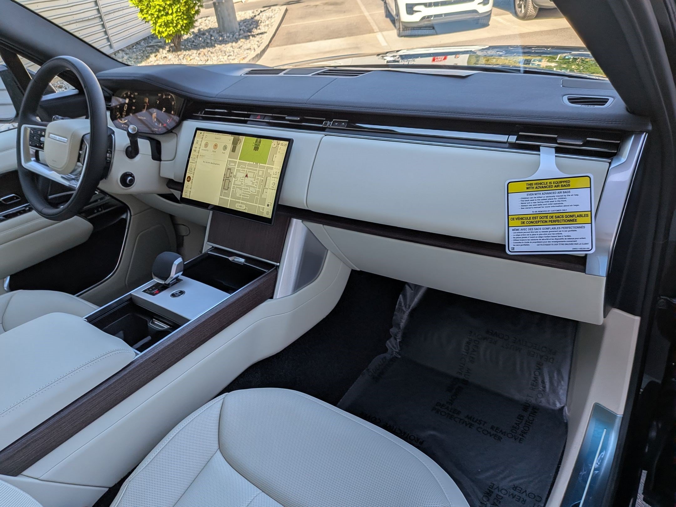 New 2026 Santorini Black Land Rover P400 SE 7 Seat image 31