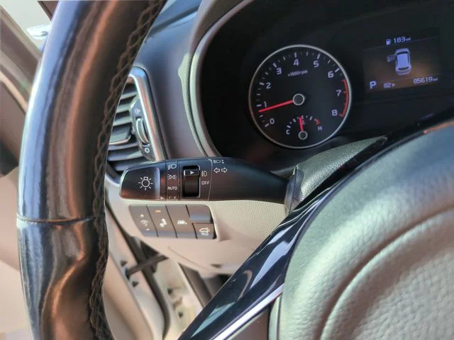 Used 2020 White Kia EX image 32