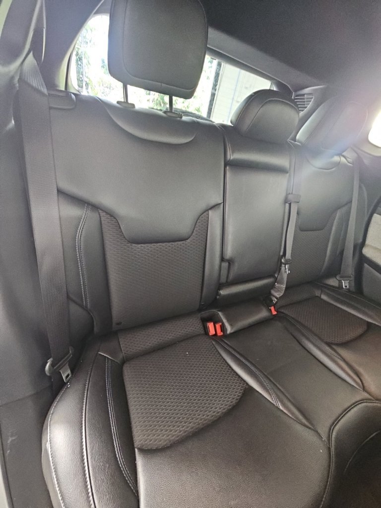 Used 2024 Silver Jeep Latitude image 18