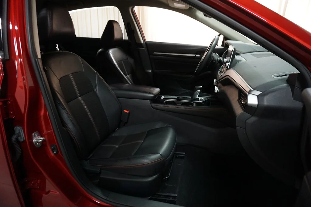 Used 2023 Red Nissan 2.5 SR image 38
