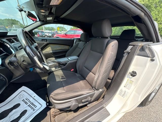 Used 2013 White Ford V6 image 12