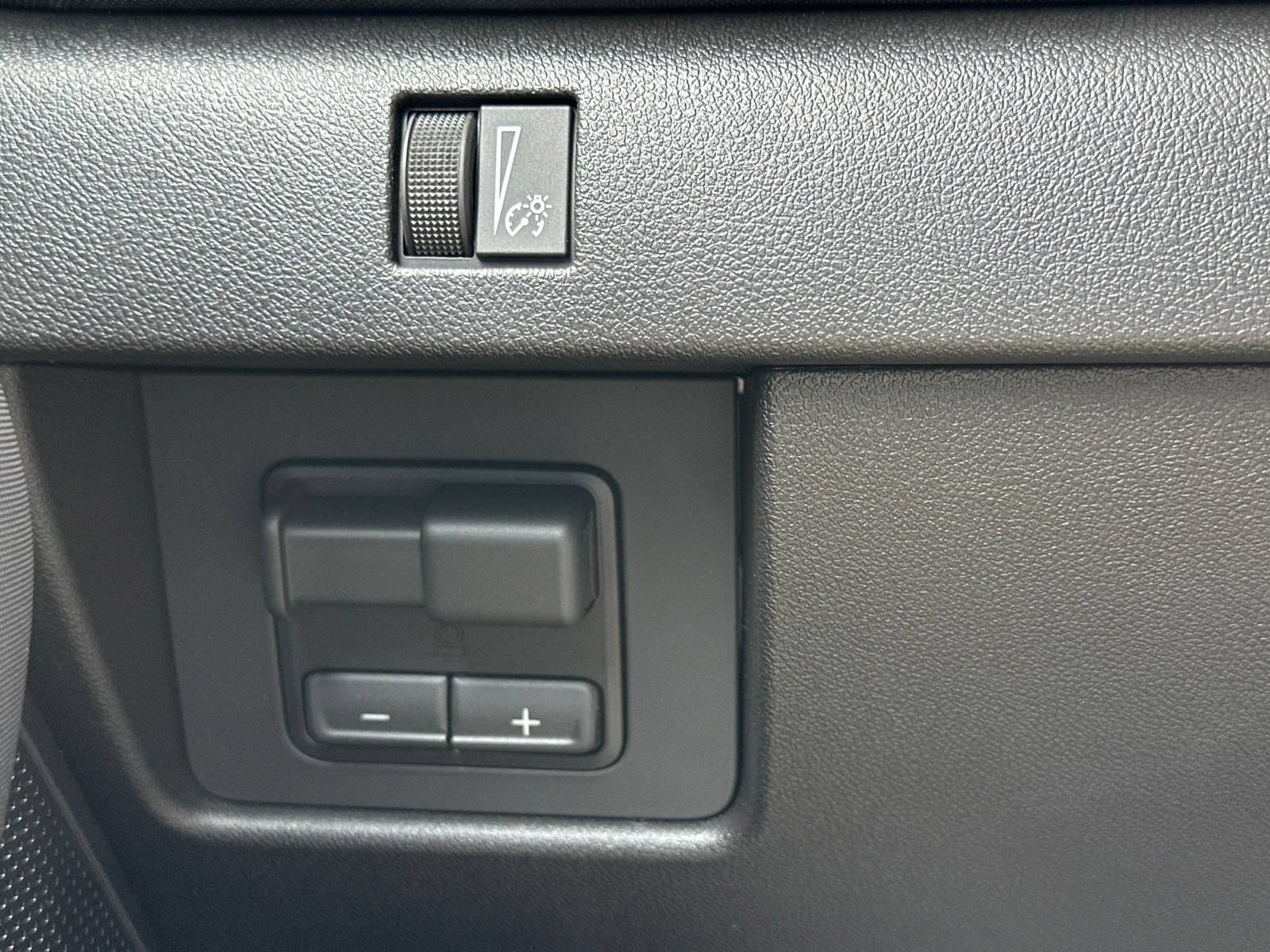 New 2026 Sterling Gray Metallic Chevrolet Z71 with 20in Black Wheels - Sunroof - Spray-On Bedliner image 44